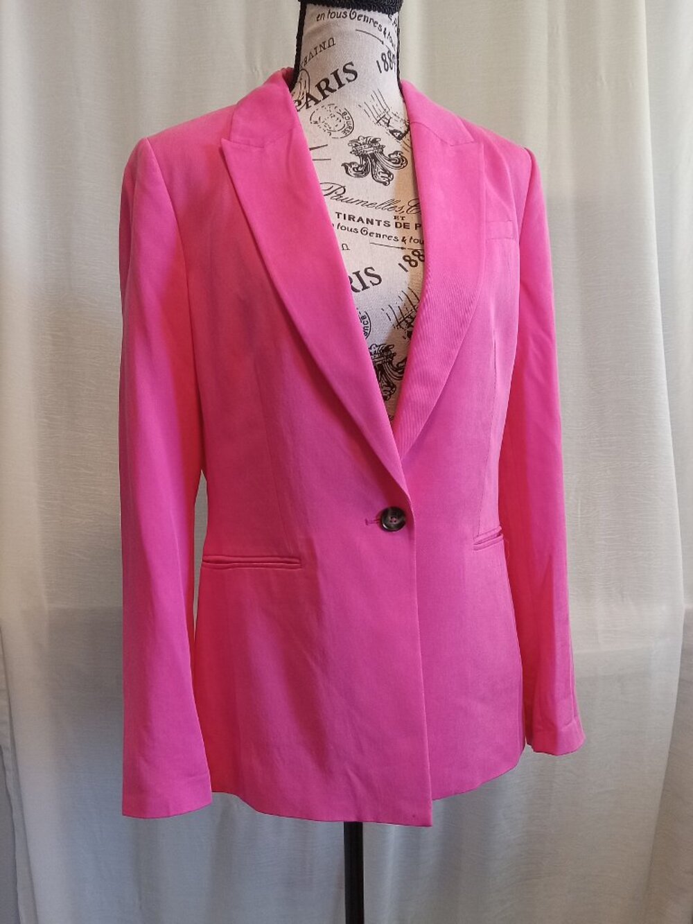 Vintage RW&CO Beautiful bright darkish pink coat size Small